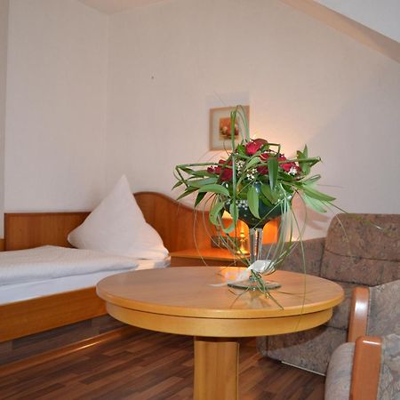 Hotel Garni Zum Dorfbrunnen Bornheim  Chambre photo